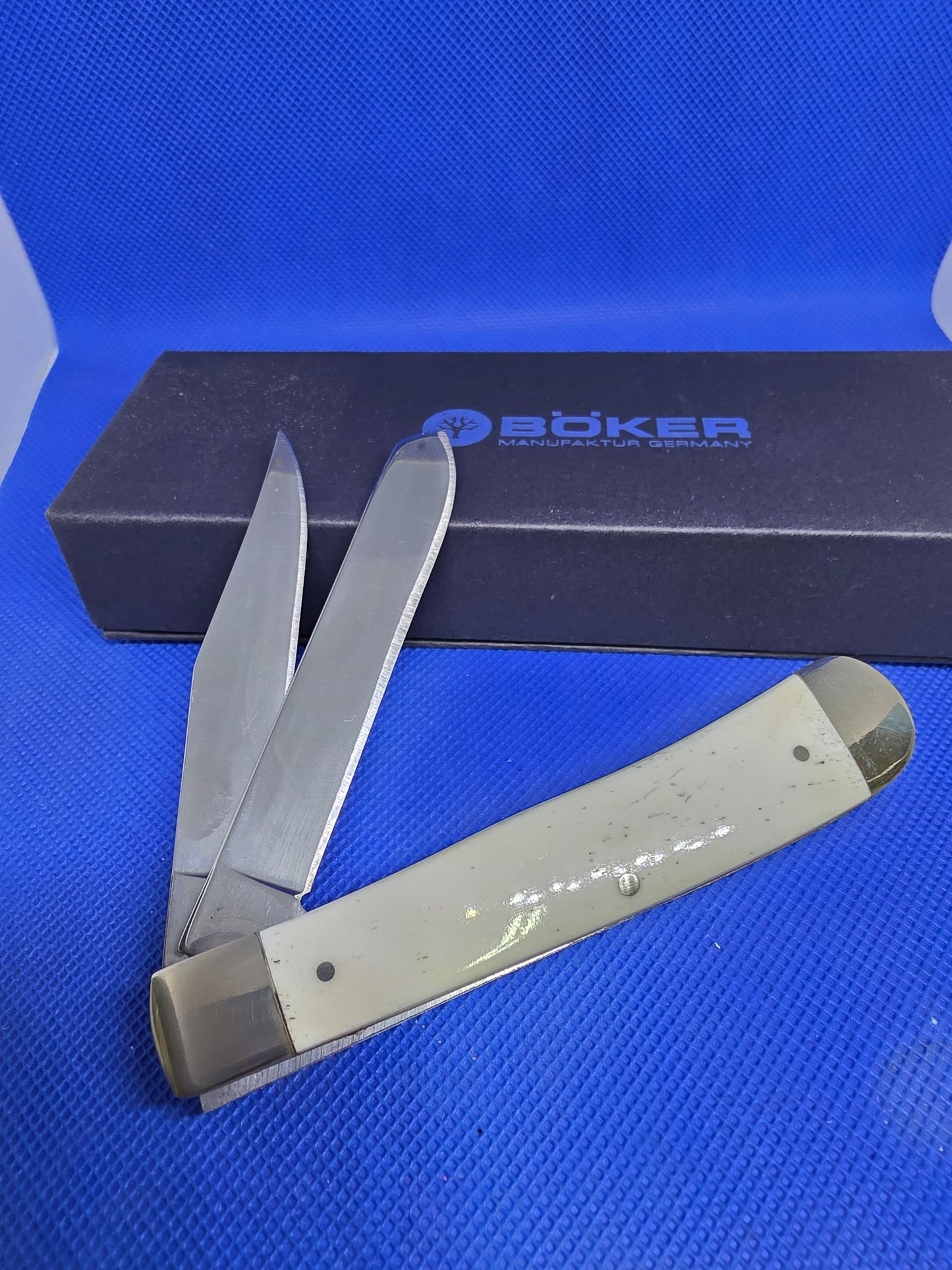 Boker - Smooth Bone Trapper - Red Shield - 110789