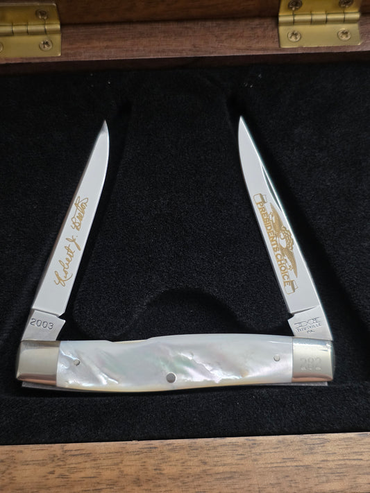2003 Schatt & Morgan Yankee Muskrat MOP Presidents Choice Mother of Pearl with display