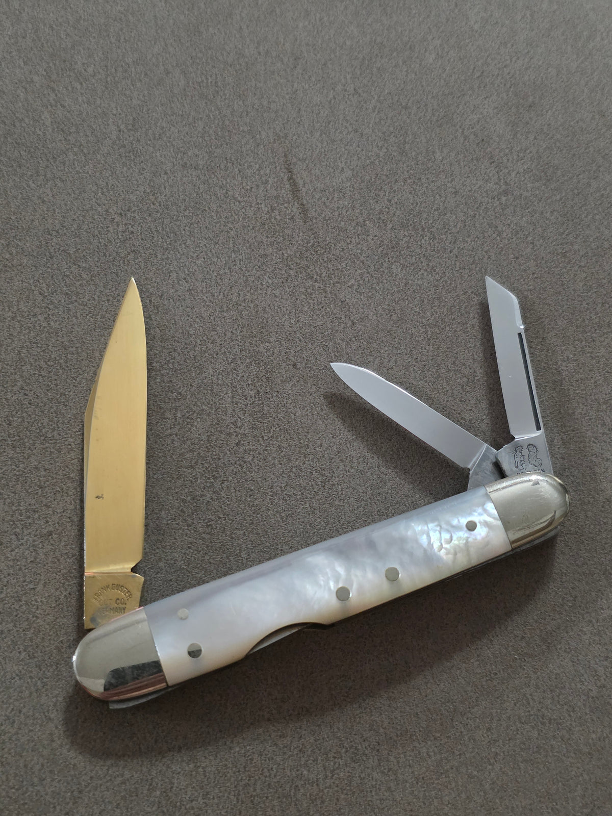 1981 Fight'n Rooster Mother of Pearl Lockback Whittler Tar Heel Cutlery Club