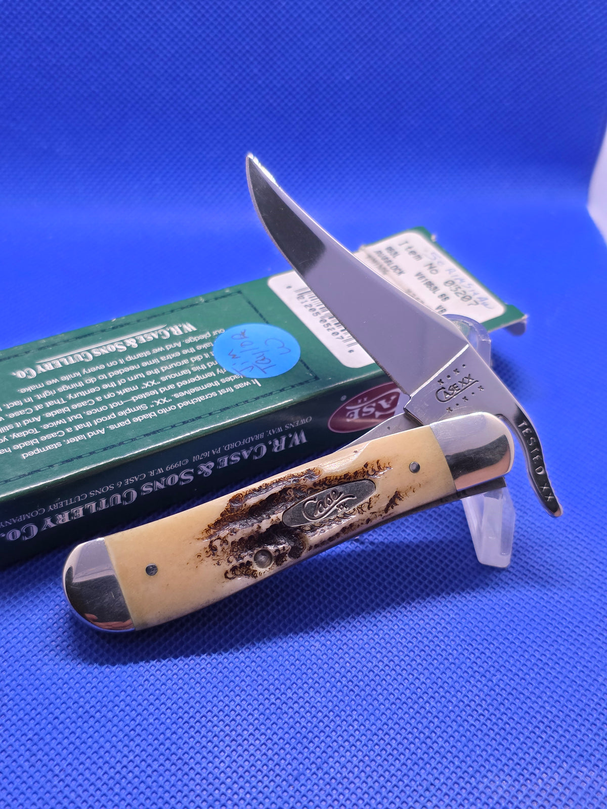 2001 Case XX Vintage Bone Russlock Scrimshaw Gary Harbour 2004 Wolves