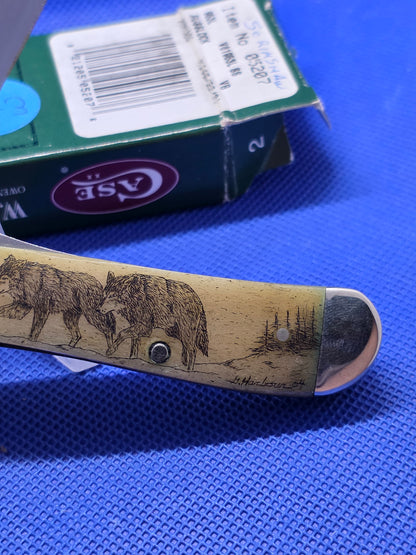 2001 Case XX Vintage Bone Russlock Scrimshaw Gary Harbour 2004 Wolves