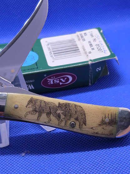 2001 Case XX Vintage Bone Russlock Scrimshaw Gary Harbour 2004 Wolves
