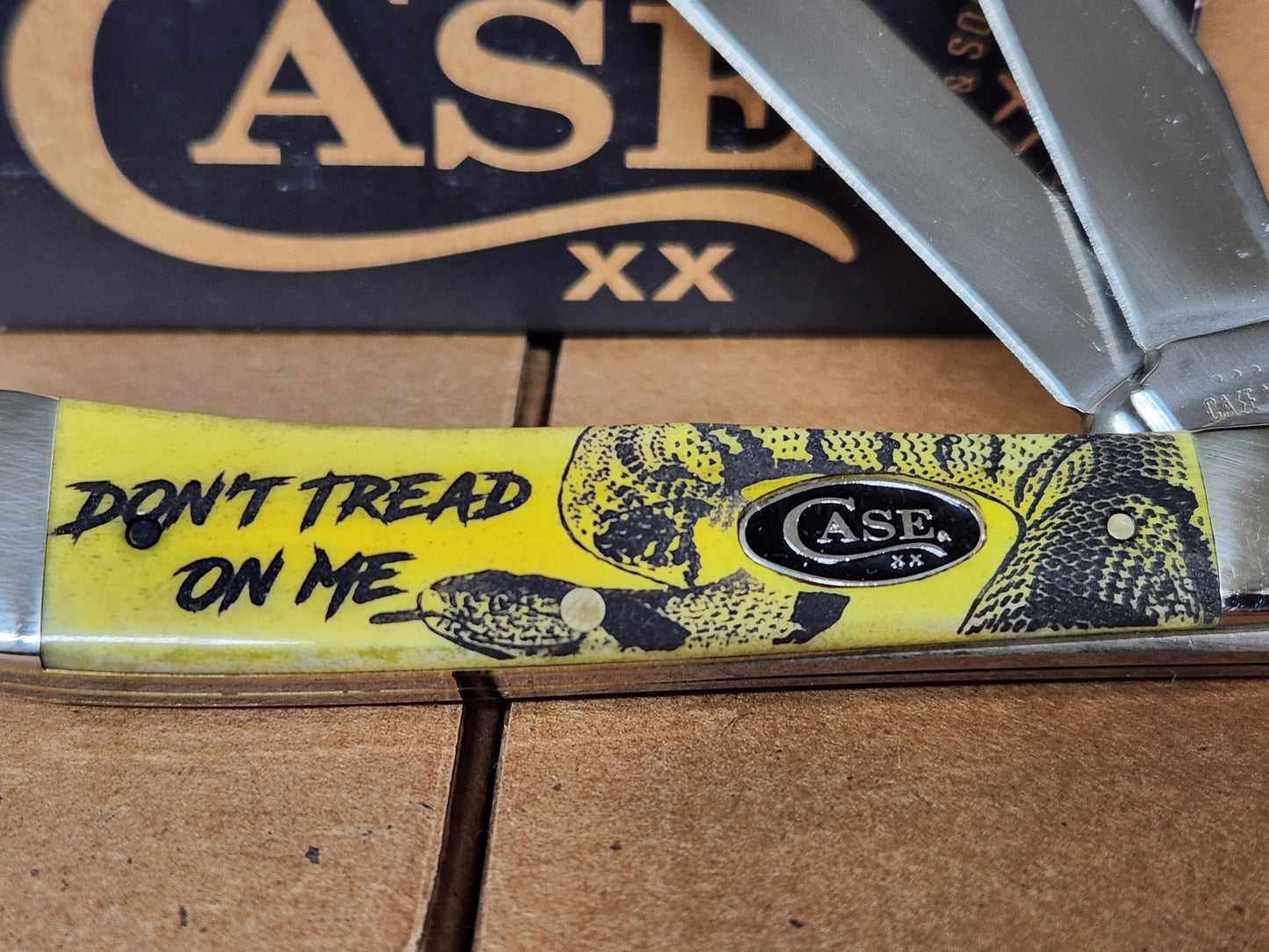 Case XX 6254 Smooth Yellow Bone Trapper Customized Don't Tread On Me 20030