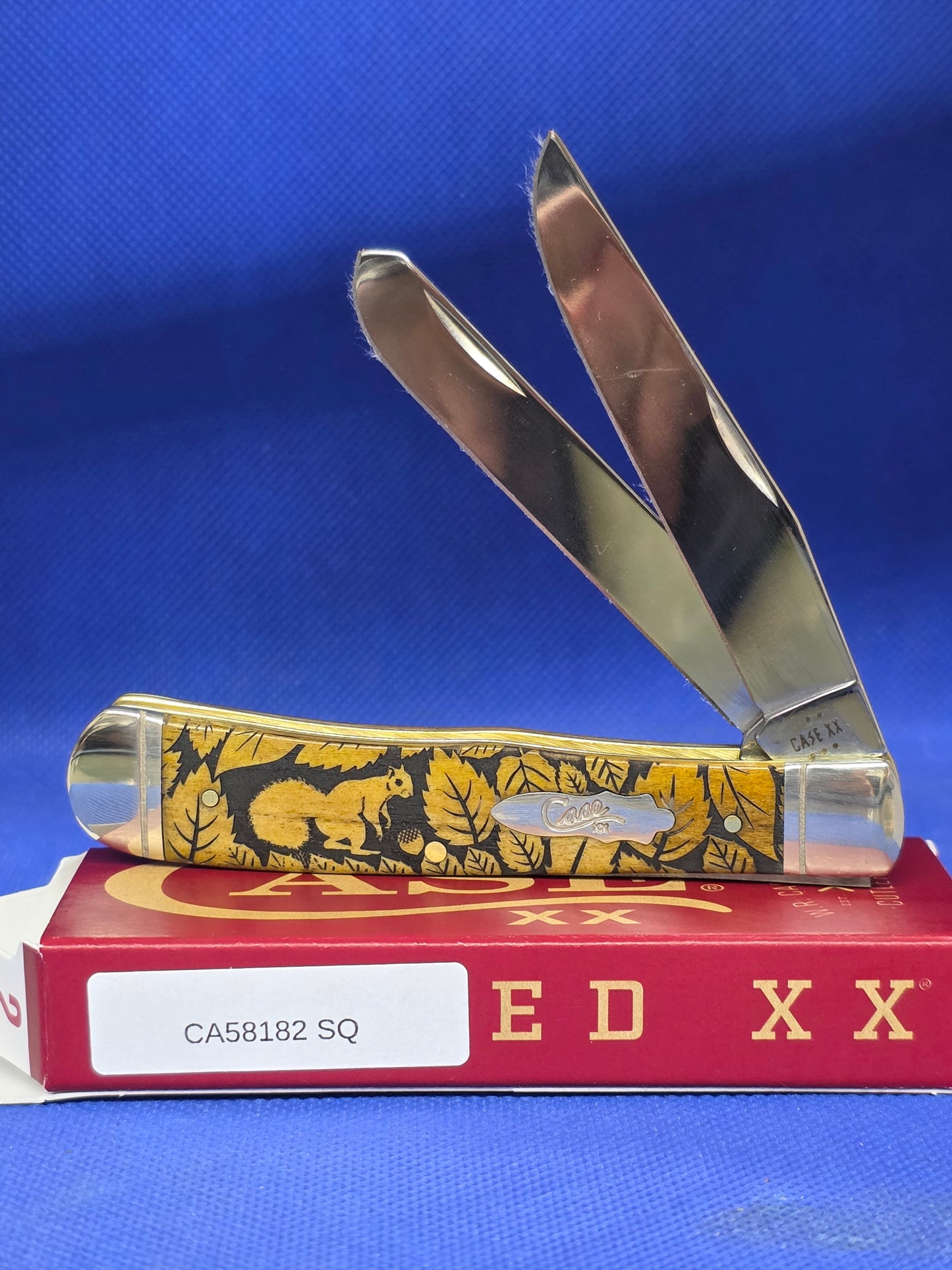 Case XX - Antique Bone Trapper - Squirrel Wildlife Series - CA58182-SQ