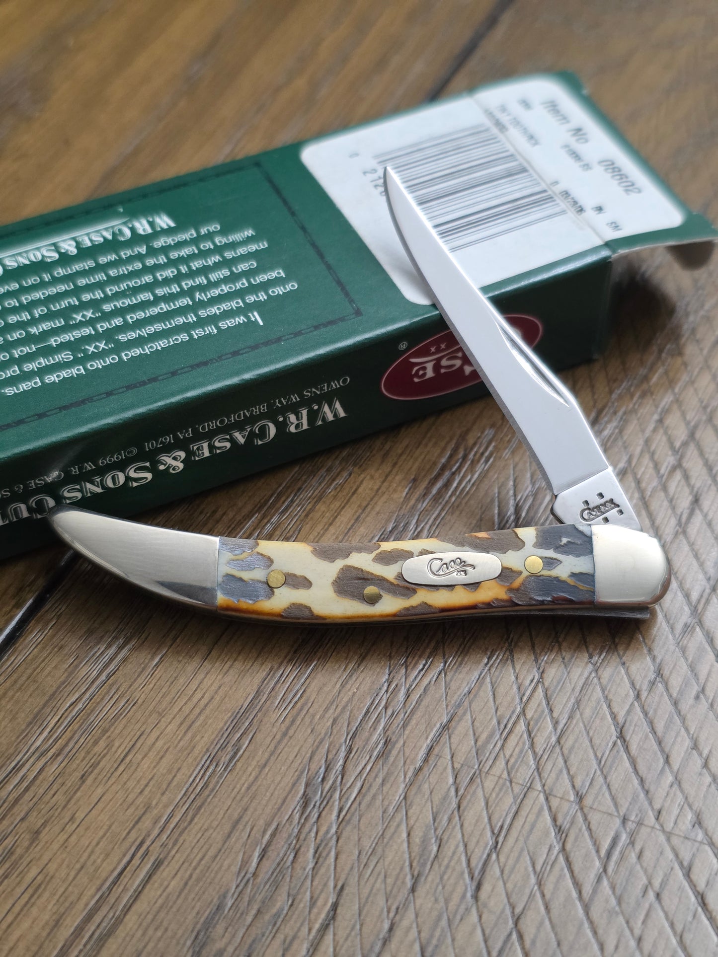 2006 Case XX Leopard Jig Tiny Toothpick Smooth Burnt Natural Bone 08602