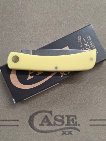 Case XX - Yellow Sod Buster Jr. - Farm Series Pig - CA80032 FSP