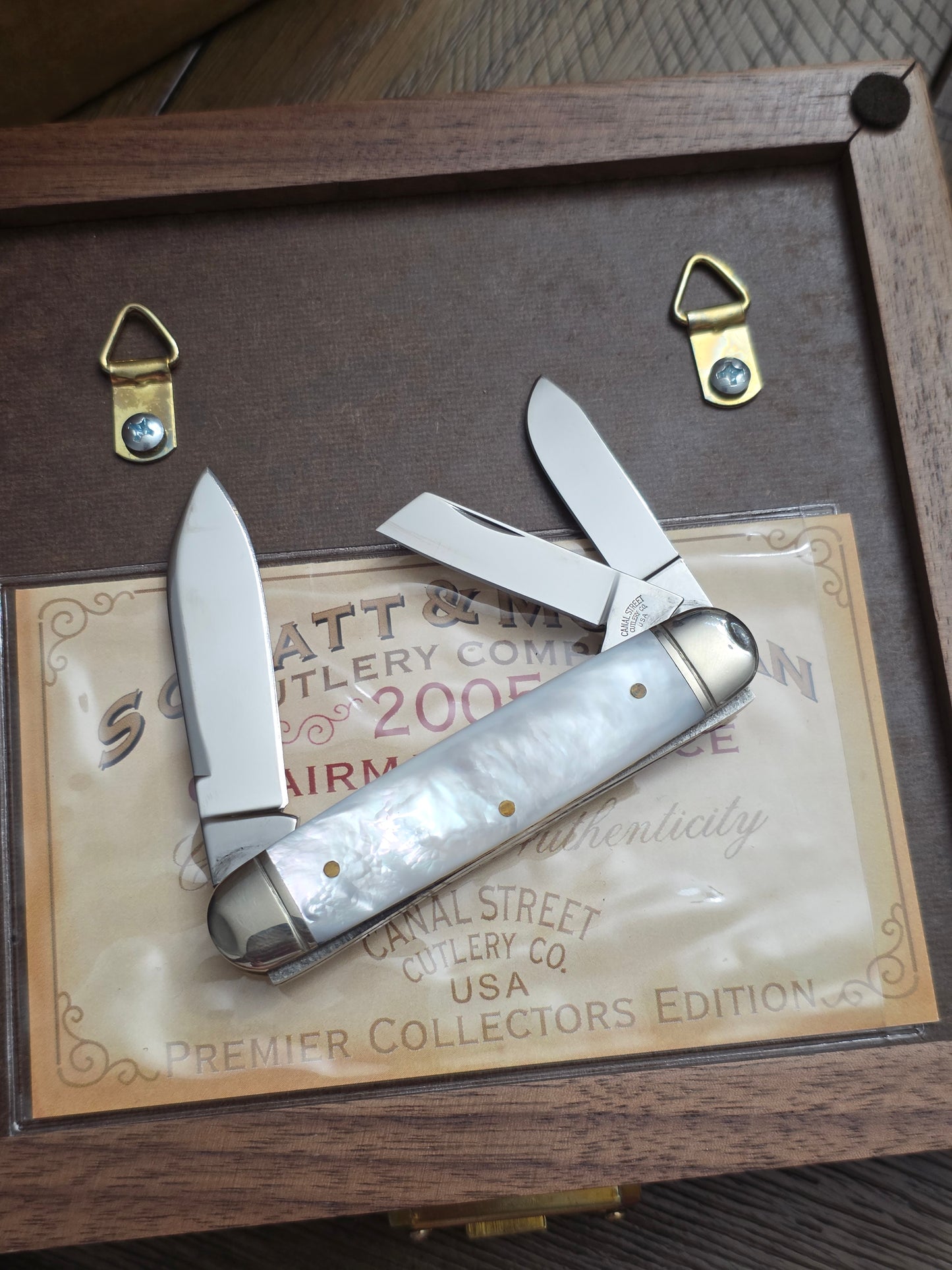 2005 Schatt & Morgan Canal Street Cattle Knife MOP Presidents Choice Mother of Pearl & Display