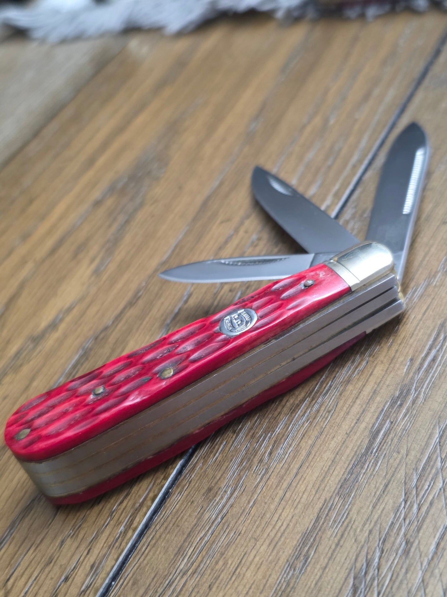 Rough Rider 3 Blade Mini Trapper Red Jig Bone 1st Gen Horseshoe Shield RR430
