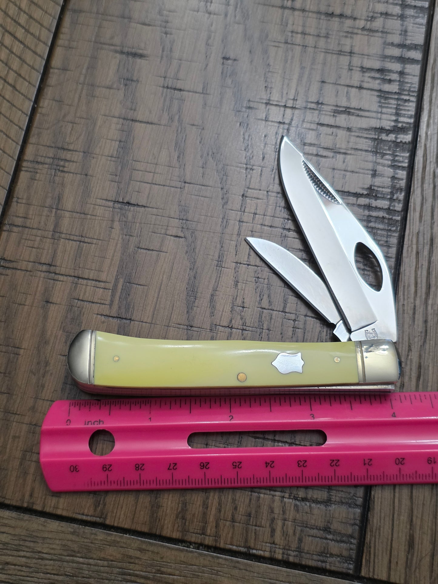 Rough Rider RR822 Yellow Synthetic Blade Lock Trapper