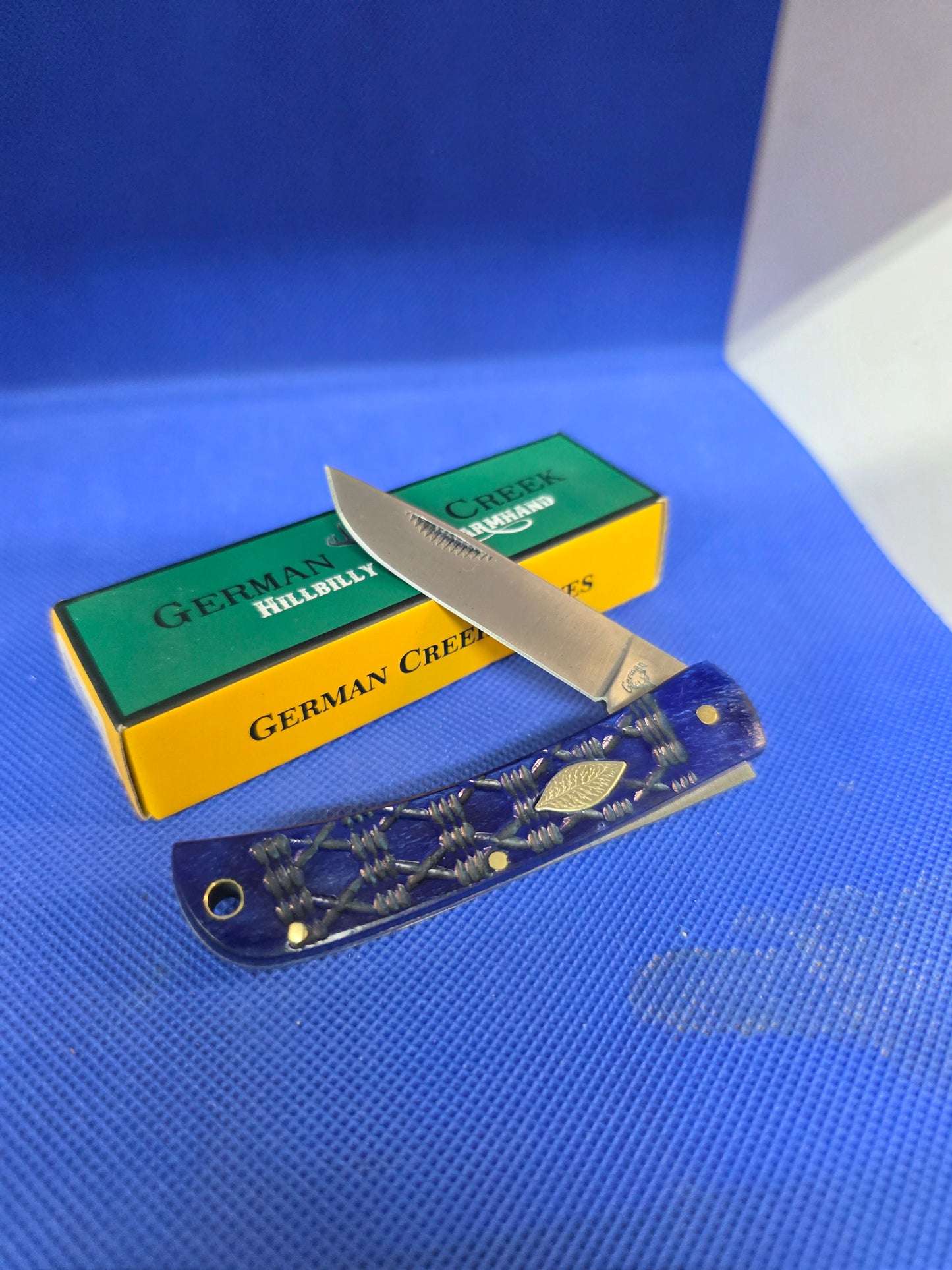 The Hillbilly Farmhand - Blue Crocodile Jigged Bone Handles - GCFH037BLCJ