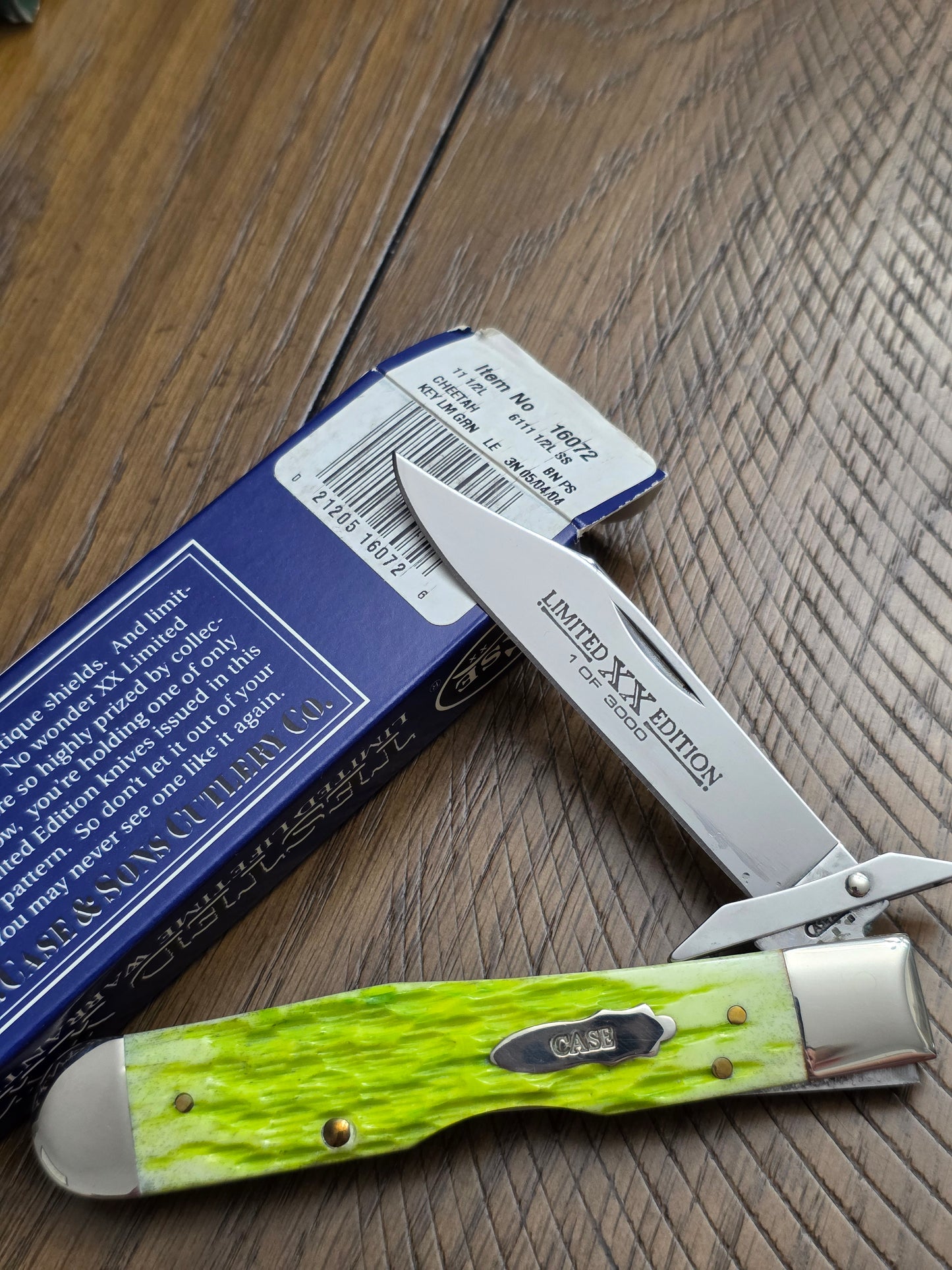 2004 Case XX Key Lime Green Cheetah Limited Edition - 16072