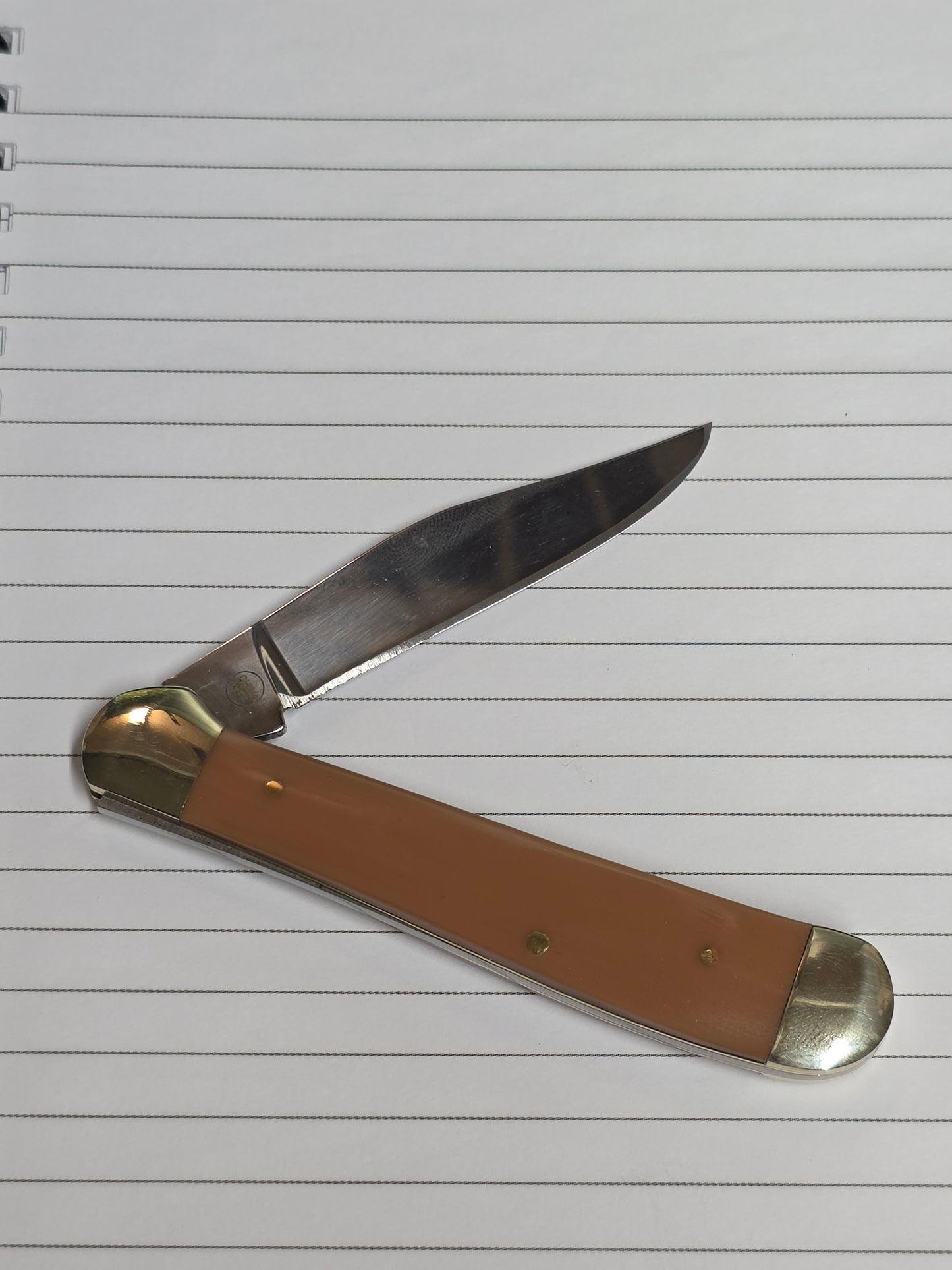 US Classic Copperhead - Milk Brown Synthetic with International Harvester Shield