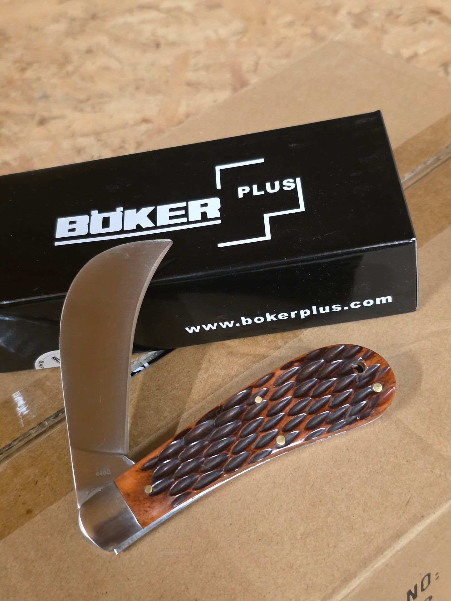 BOKER Plus - Brown Jig Bone Hawkbill - 01BO0207