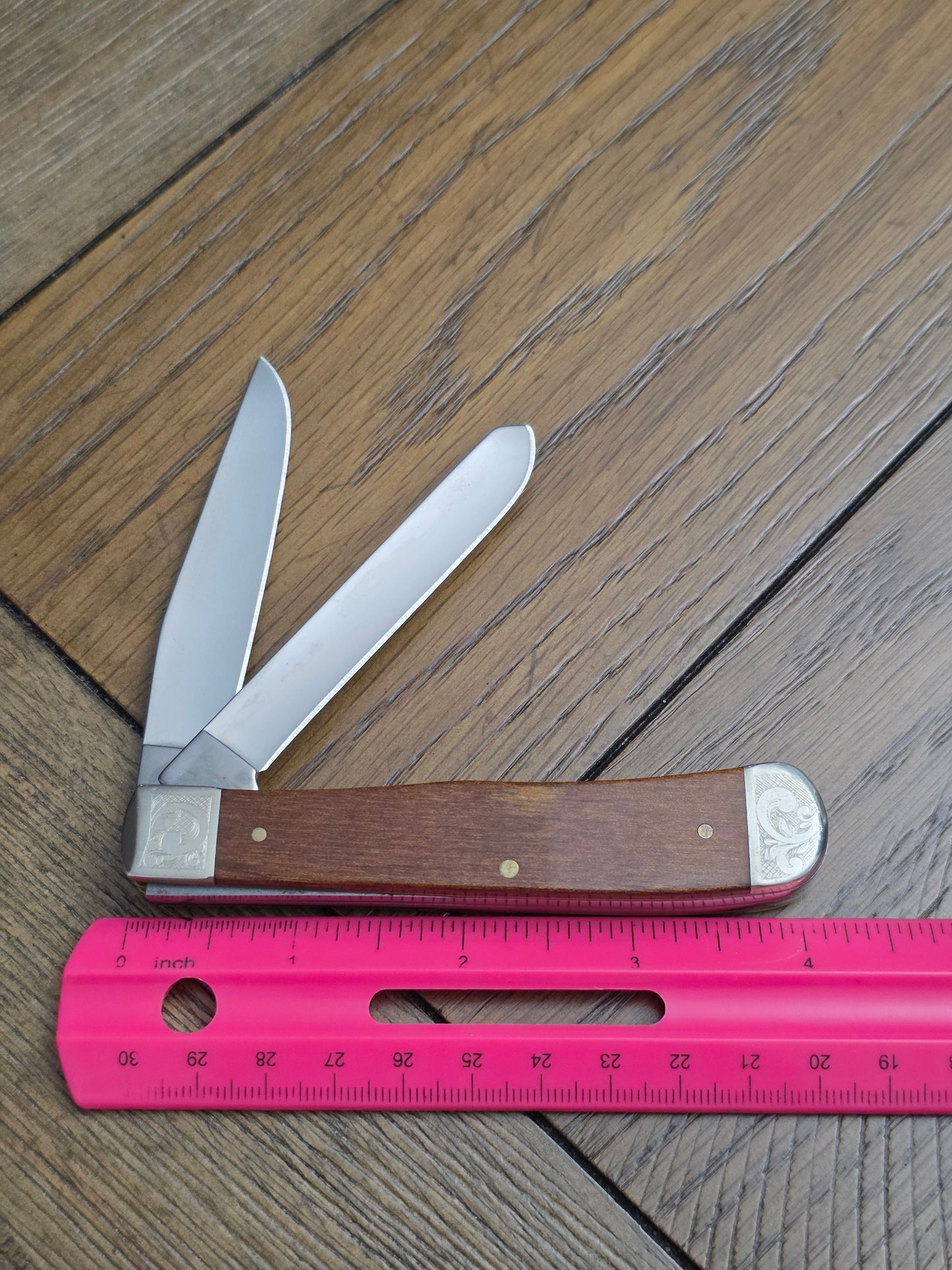 2005 Case XX 6254 Walnut handle Trapper with Texas Shield Scrolled