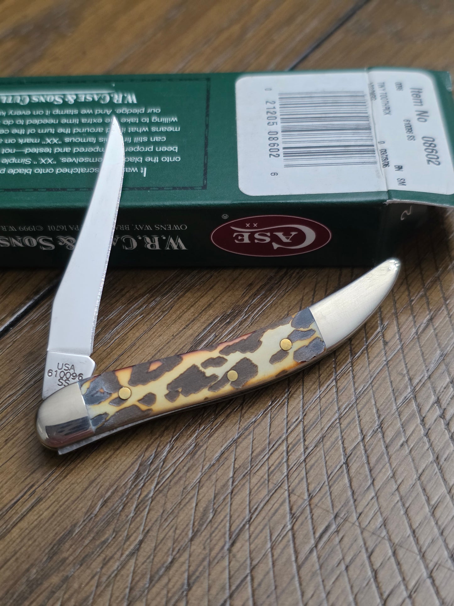 2006 Case XX Leopard Jig Tiny Toothpick Smooth Burnt Natural Bone 08602