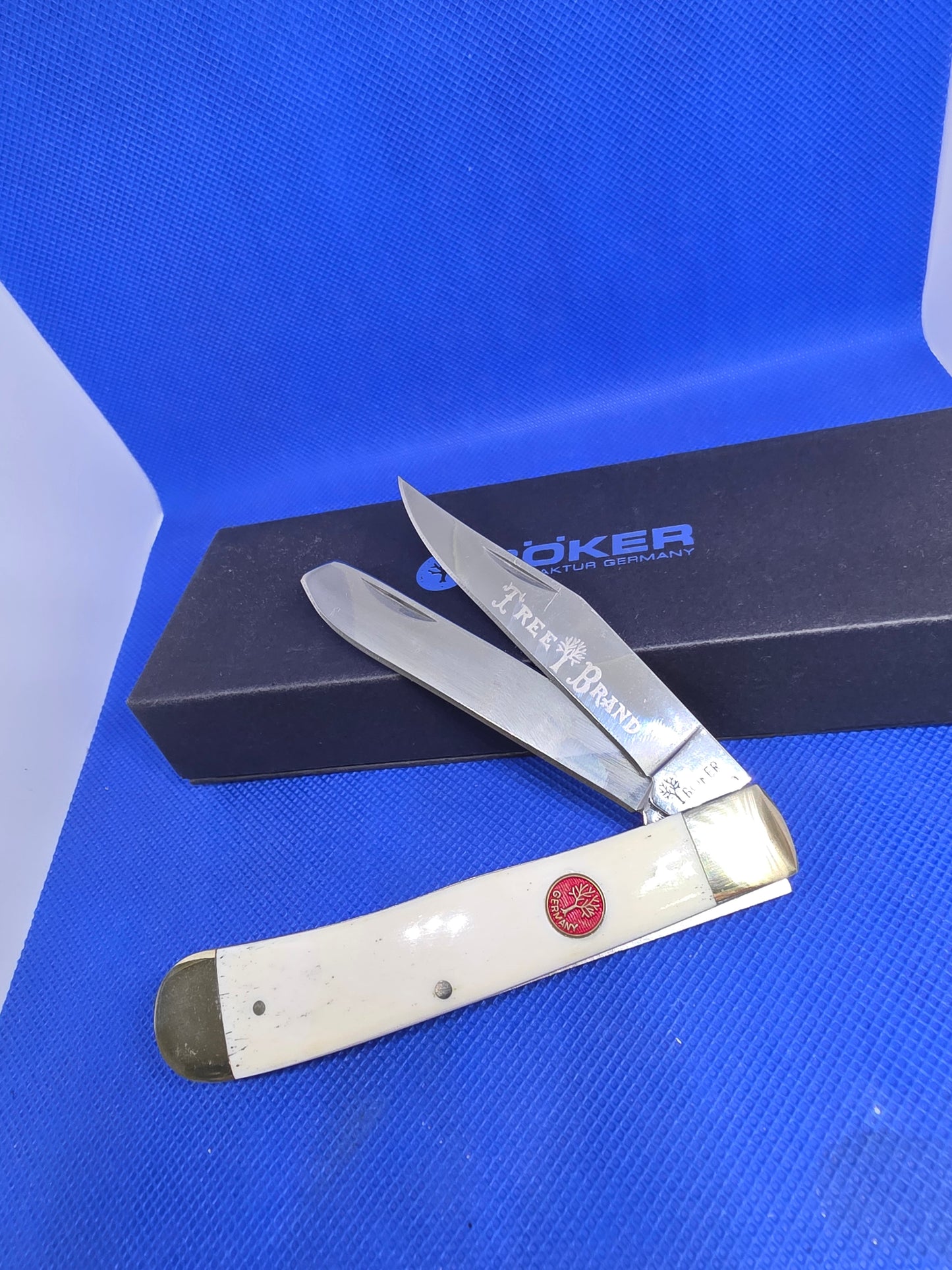 Boker - Smooth Bone Trapper - Red Shield - 110789