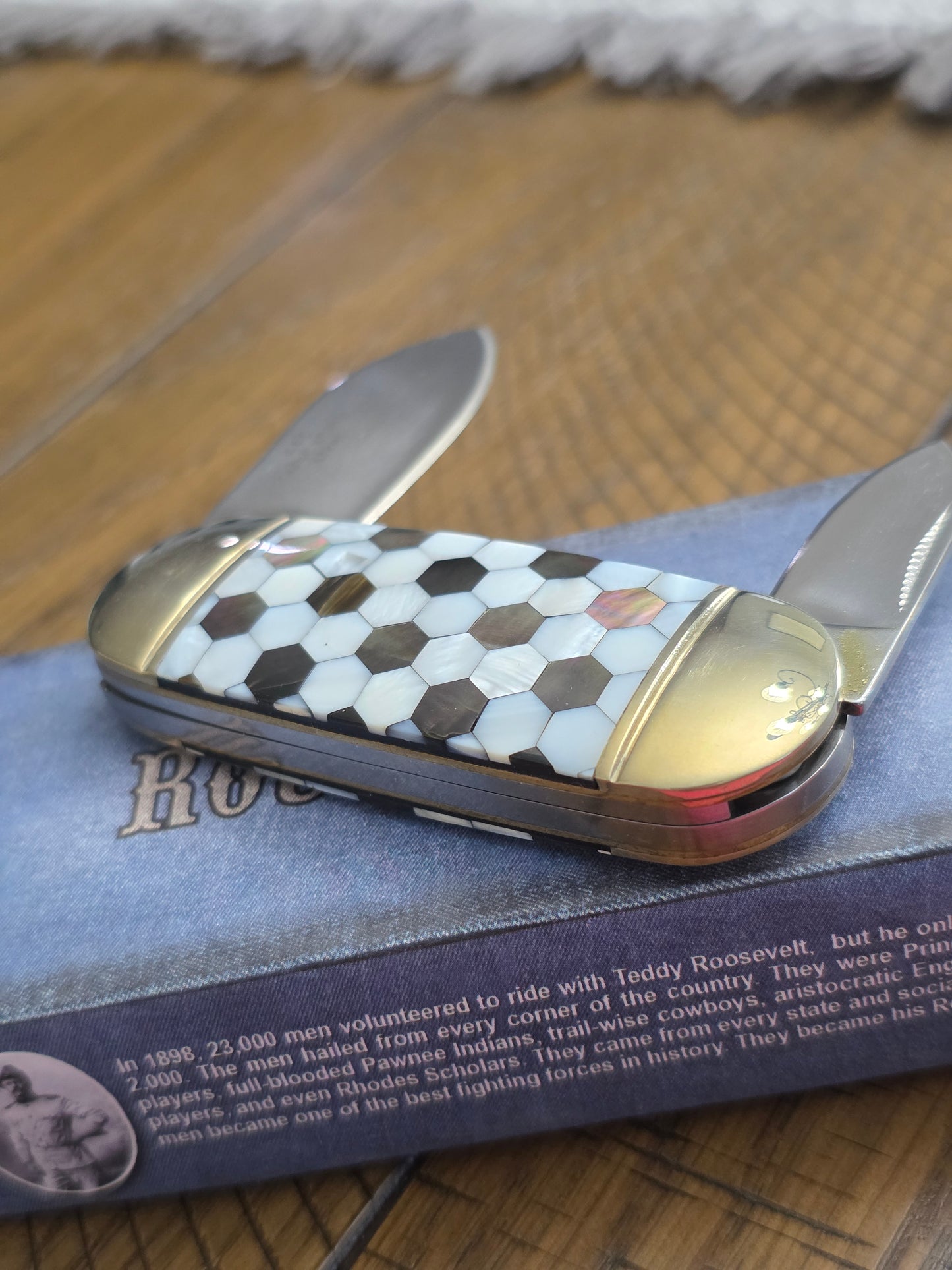 Rough Ryder - Honeycomb Mother of Pearl Baby Elephant Toe - Pocket Knife - RR816