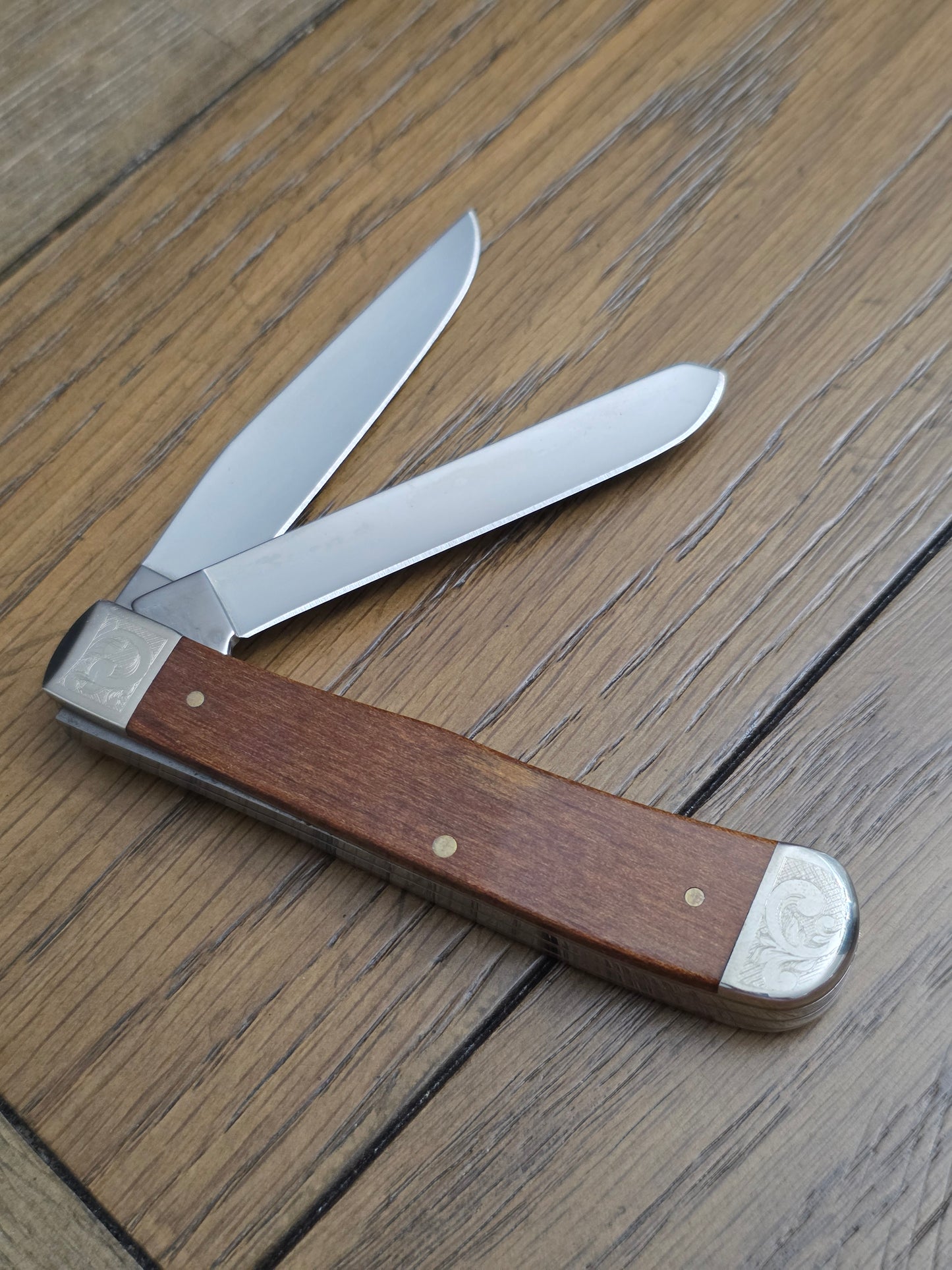 2005 Case XX 6254 Walnut handle Trapper with Texas Shield Scrolled