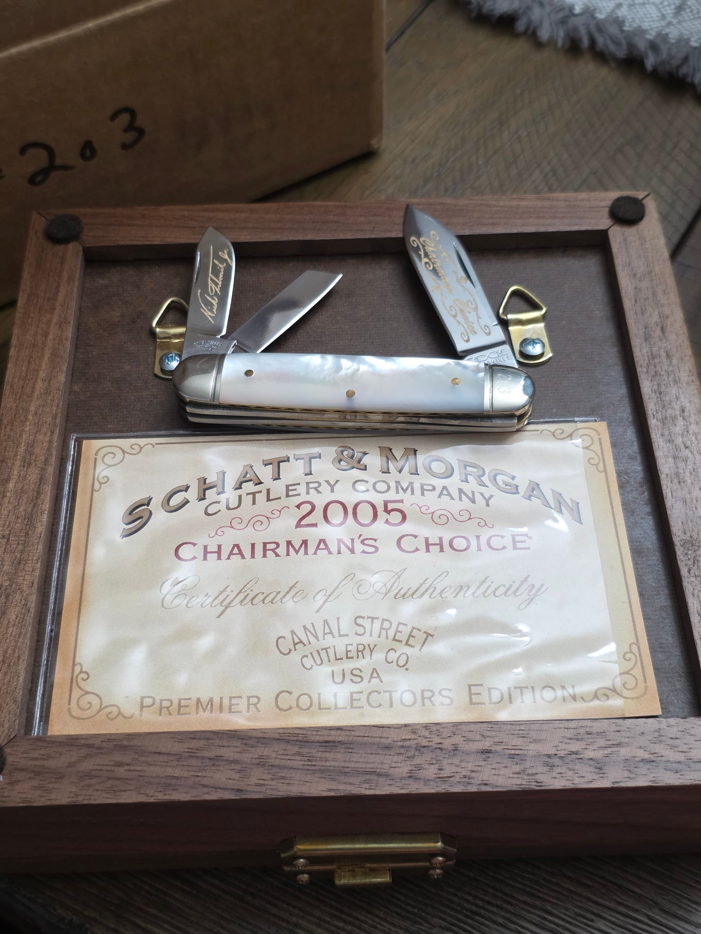 2005 Schatt & Morgan Canal Street Cattle Knife MOP Presidents Choice Mother of Pearl & Display