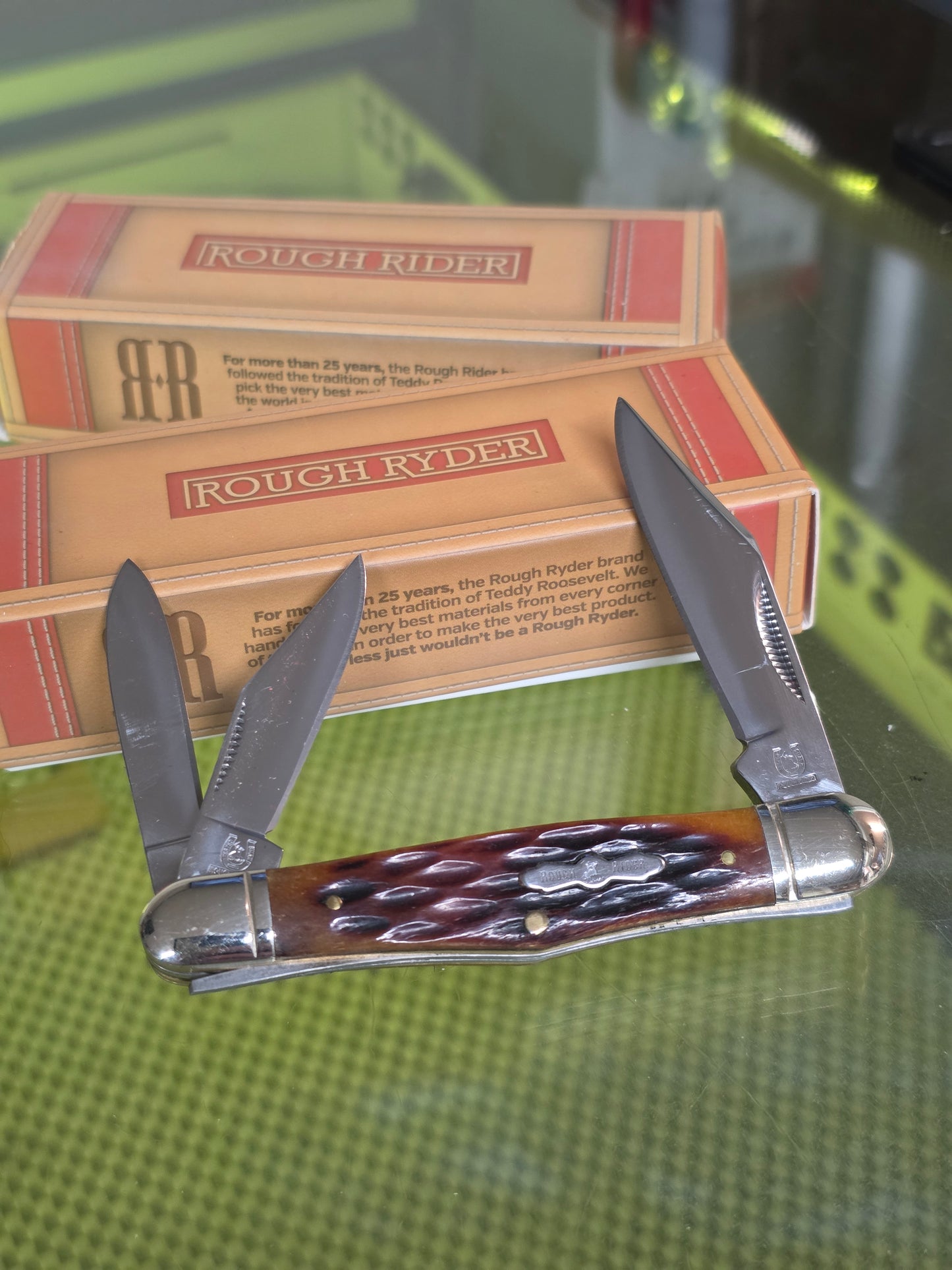 RR106 Rough Ryder Brown Jig Bone Whittler with Propeller Shield