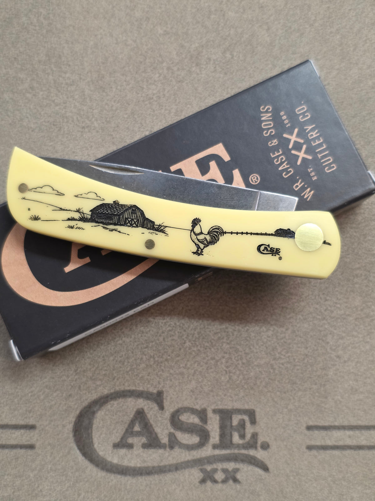 Case XX - Yellow Sod Buster Jr. - Farm Series Rooster - CA80032 FSR
