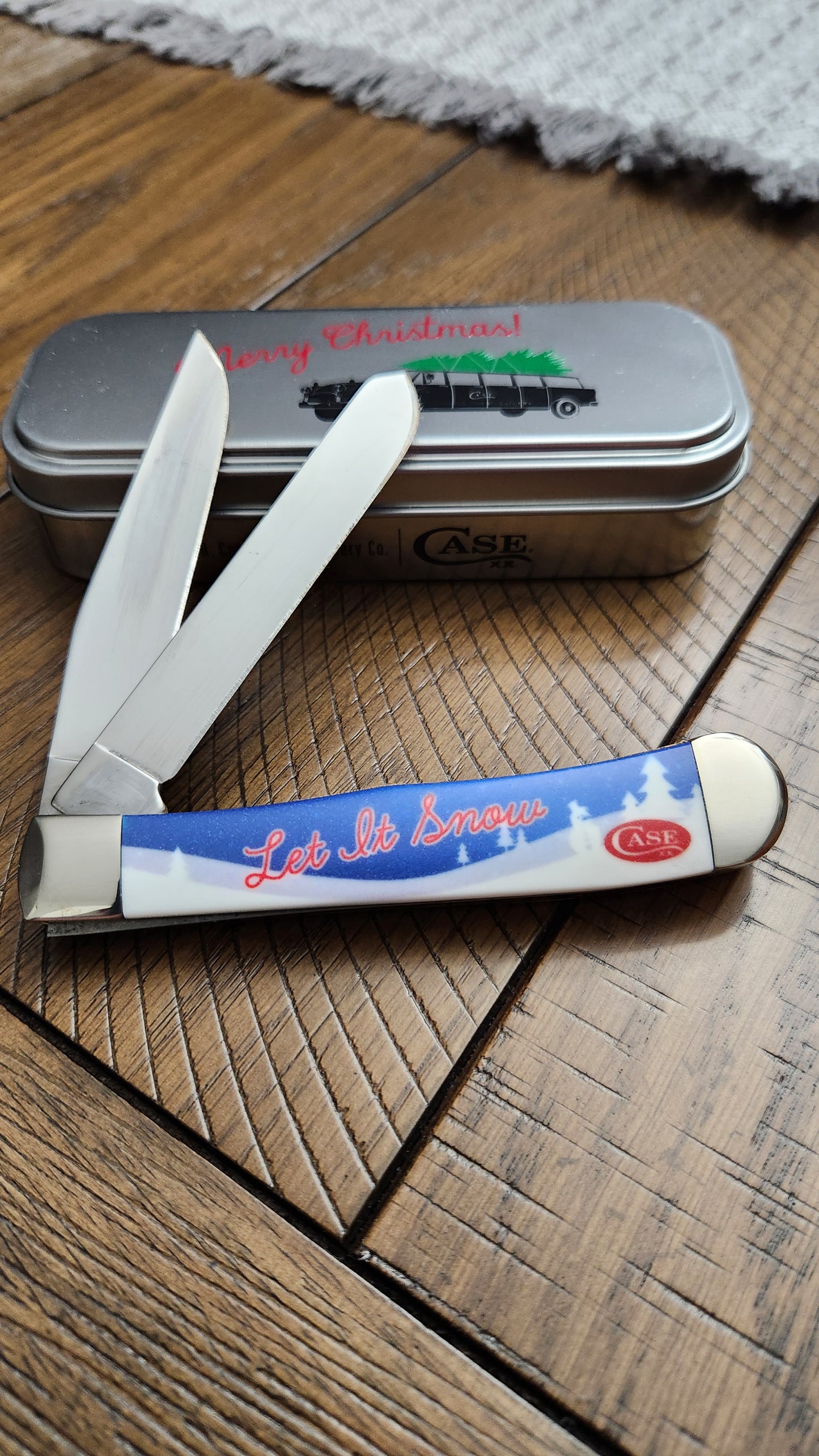 2024 Case XX Color Infused Christmas Trapper White 10634