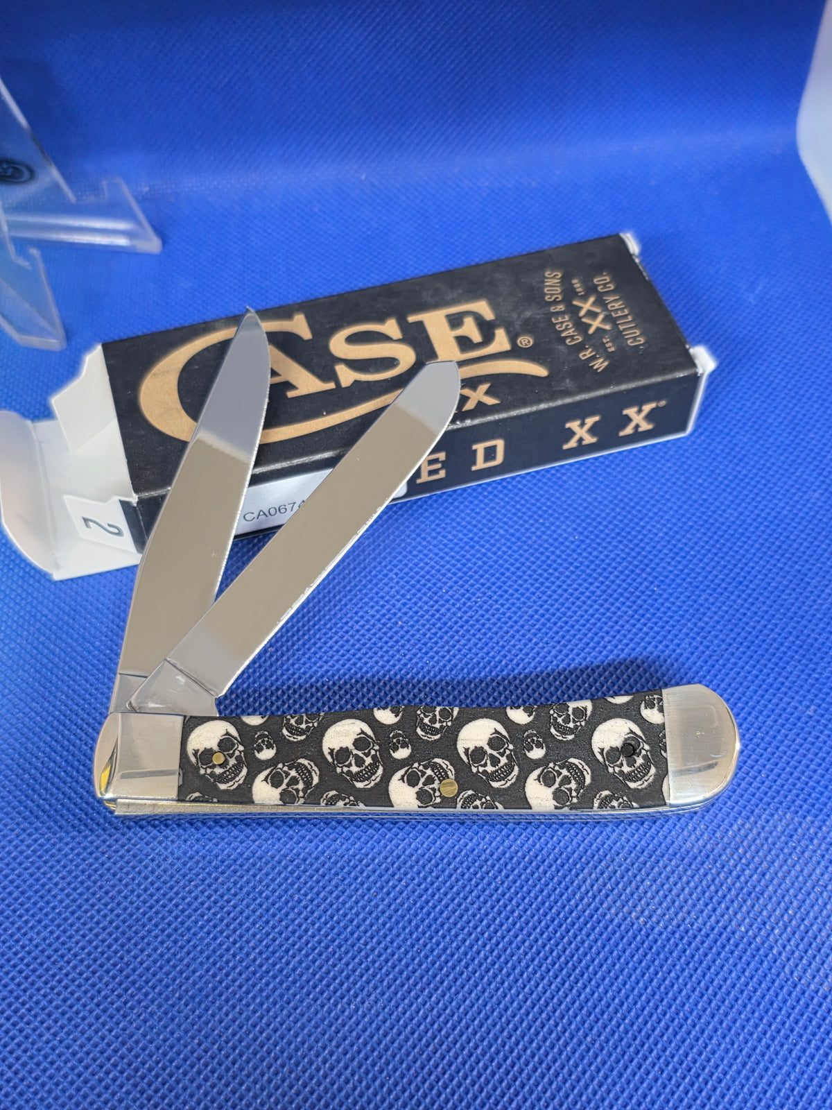Case XX 6254 Skull Trapper with Natural Bone Handles 1 of 500 CA6740